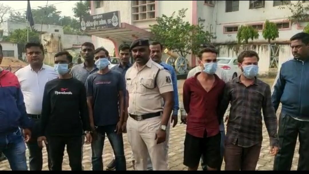 पुरानी रंजिश की वजह से हुई थी कांग्रेस पार्षद सूरज की हत्या सभी पांच हत्यारे धरे गए, 1 साल पहले बनाई थी योजना, दो देशी कट्टा व चार जिंदा कारतूस बरामद पुरानी रंजिश की वजह से हुई थी कांग्रेस पार्षद सूरज की हत्या सभी पांच हत्यारे धरे गए, 1 साल पहले बनाई थी योजना, दो देशी कट्टा व चार जिंदा कारतूस बरामद