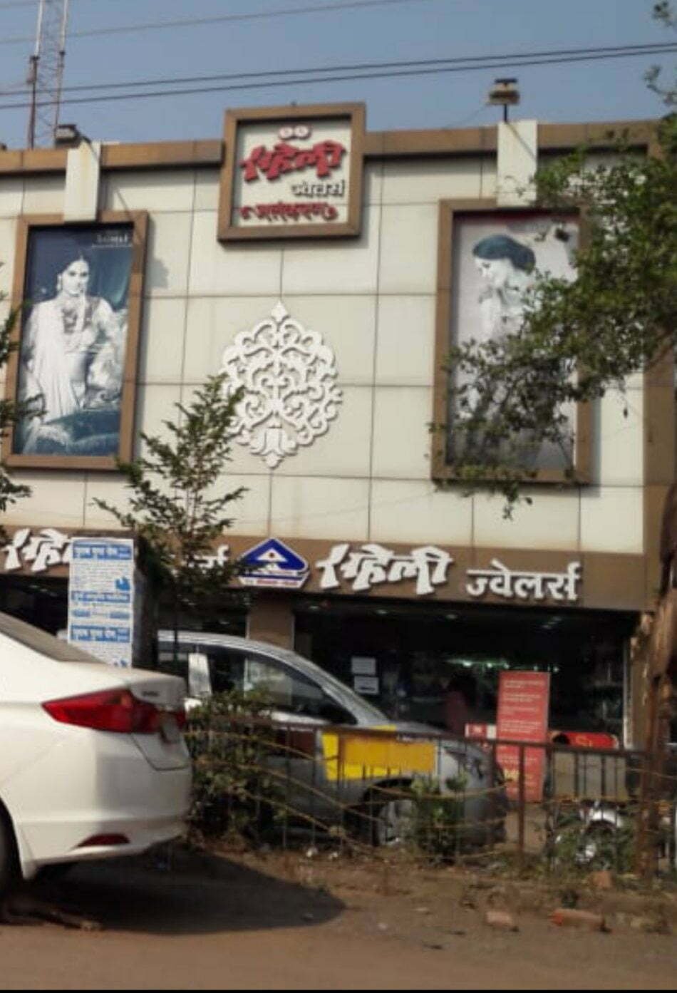 राजस्व खुफिया निदेशालय डीआरआई ने सहेली ज्वेलर्स के तीन ठिकानों में घर एवं दो ज्वेलरी शॉप में दी दबिश, दस्तावेजों को खंगाल रही डीआरआई की टीमें