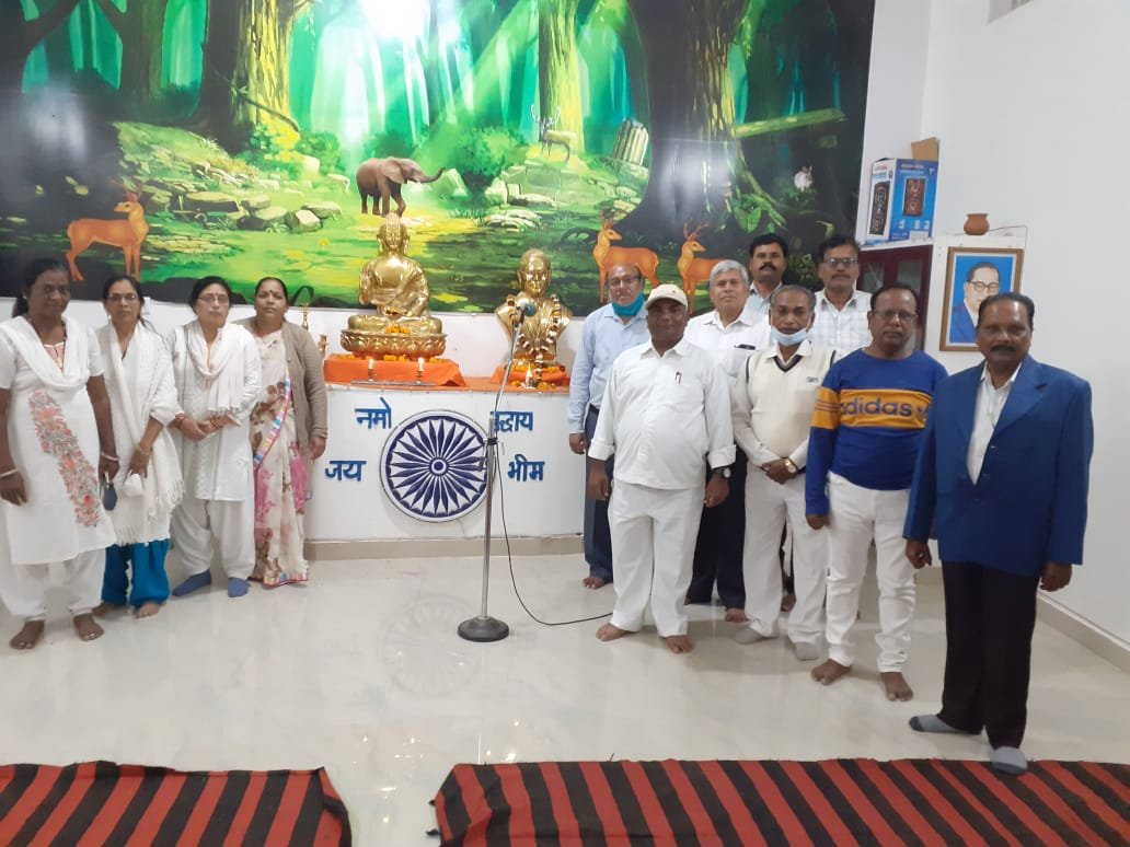 डॉ बाबासाहेब आंबेडकर महा परिनिर्वाण दिवस पर बुद्ध विहार कोहका में दी गई श्रद्धांजलि डॉ बाबासाहेब आंबेडकर महा परिनिर्वाण दिवस पर बुद्ध विहार कोहका में दी गई श्रद्धांजलि