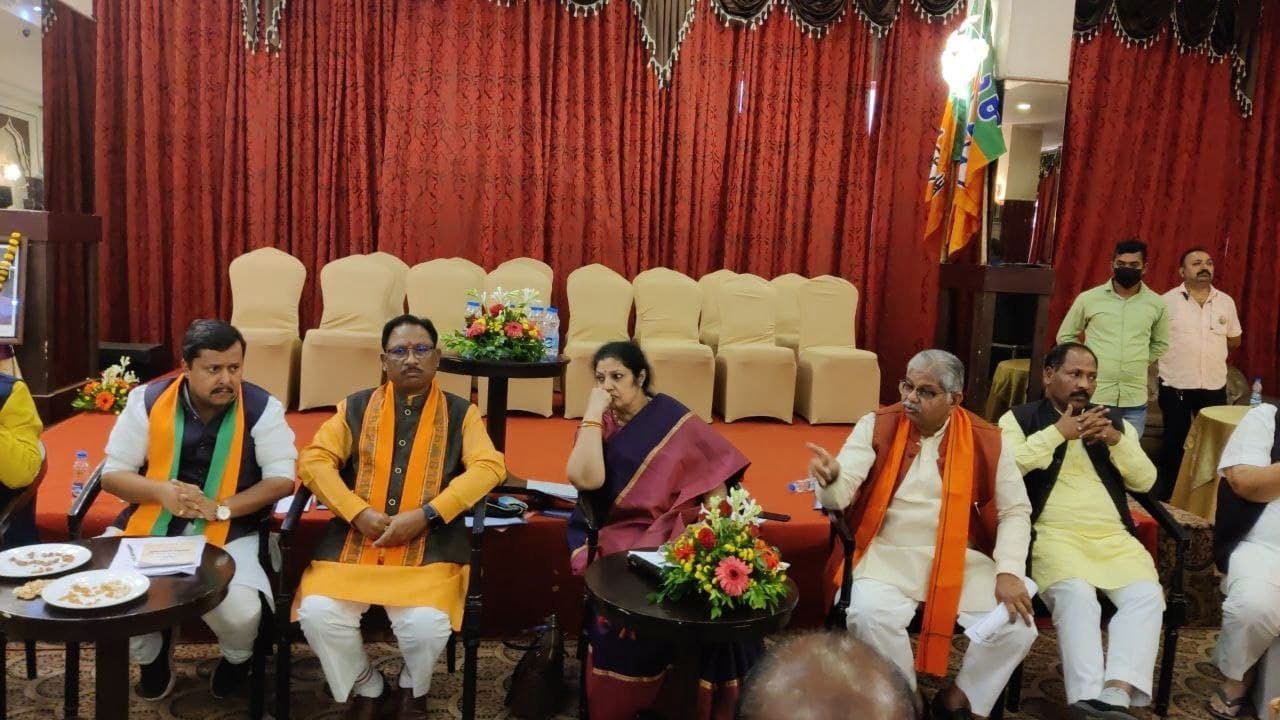 कांग्रेस में है गांधी परिवार के तलवे चाटने की संस्कृति-ओपी चौधरी,   निकाय चुनाव को लेकर भिलाई में पुरंदेश्वरी ने ली बैठक