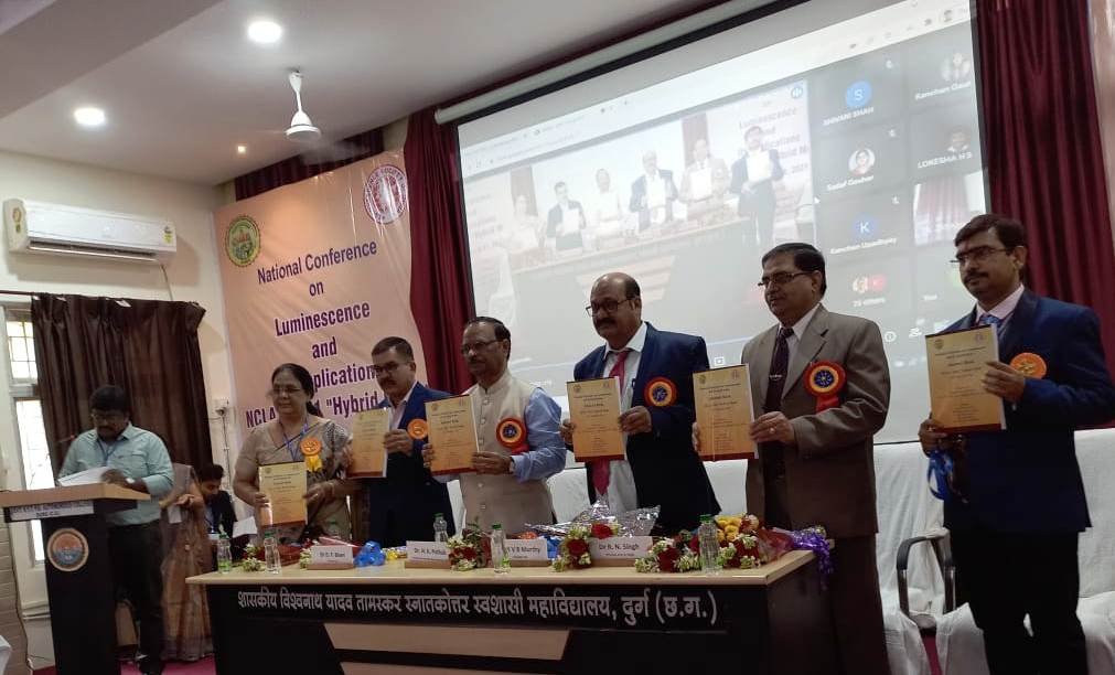 विज्ञान एवं टेक्नोलाॅजी के सहयोग से देश का सकारात्मक विकास संभव, विज्ञान सोचने का तरीका है, इसे अपनी दिनचर्या में शामिल करें, भौतिक शास्त्र विभाग में त्रिदिवसीय राष्ट्रीय सम्मेलन का शुभारंभ