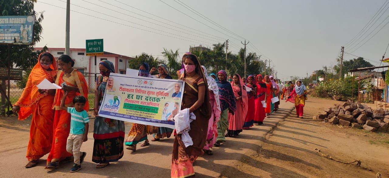 लक्ष्य पाने 800 वैक्सीनेटर तैयार, घर-घर पहुंचकर लोगों को लगाएंगे टीका, सुबह और शाम घूमेगी मोबाइल टीम, कामकाजी लोग घर पर लगा सकेंगे टीका