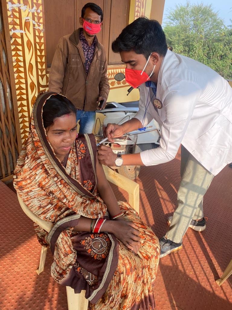 *जिले में हासिल किया पहले डोज का लक्ष्य, 12 लाख 55 हजार लोगों ने लगाया टीका, कोविड वैक्सीनेशन को लेकर जिला प्रशासन को मिली अहम सफलता*
