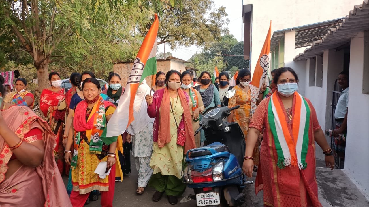 *वार्ड 66 से कांग्रेस प्रत्याशी लक्ष्मीपति राजू के समर्थन में सामने आई वार्ड की महिलाएं, संभाली प्रचार-प्रसार की कमान*