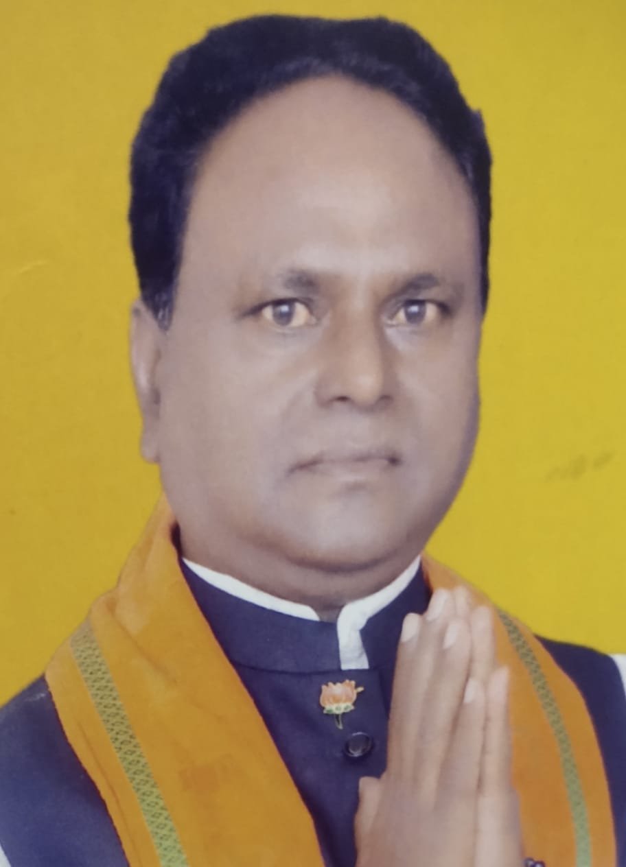 *छोटे-बडे़ बैलेट पेपर और रस्सी से बँधी दिखी मतपेटियाँ, कोई सुनने को तैयार नहीं-मुर्गेश सोनी, भाजपा प्रत्याशियों में मतगणना को ले असंतोष बरकरार*