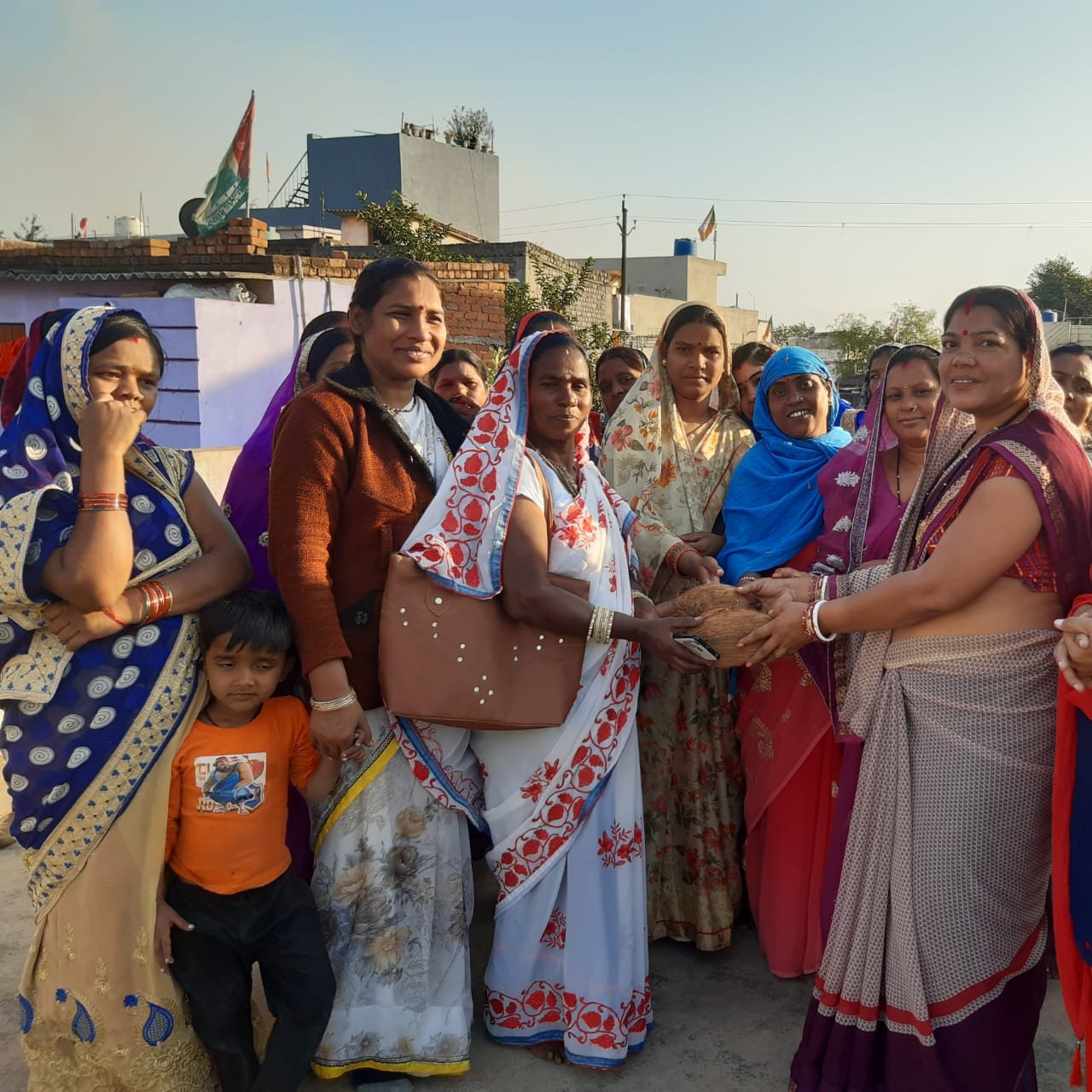 *समाज को संगठित कर रामप्यारी ने बनाई समिति, रत्ना टंडन को मिला अध्यक्ष का प्रभार*