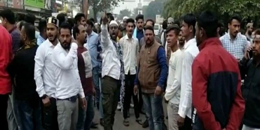 *मुस्लिम सुमदाय ने दुर्ग सेंट्रल जेल के समक्ष किया प्रदर्शन, धार्मिक ग्रंथ का जेल में अपमान का लगाया आरोप*