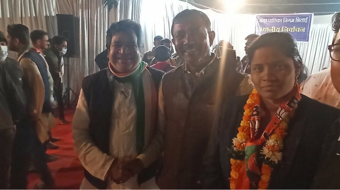*भिलाई चुनाव ब्रेकिंग भिलाई में बनेगा कांग्रेस का महापौर , 37 सीटों के साथ कांग्रेस को बहुमत, भाजपा को 24, निर्दलीय से 9*