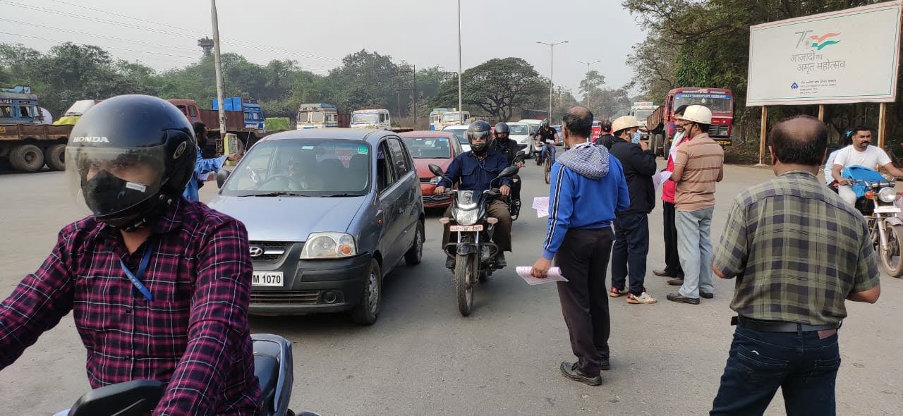 16 दिसंबर की हड़ताल को सफल बनाने सीटू द्वारा किया गया पर्चा वितरण, मंत्रालय की मंजूरी से प्रबंधन की मनमानी के खिलाफ जारी है जन जागरण