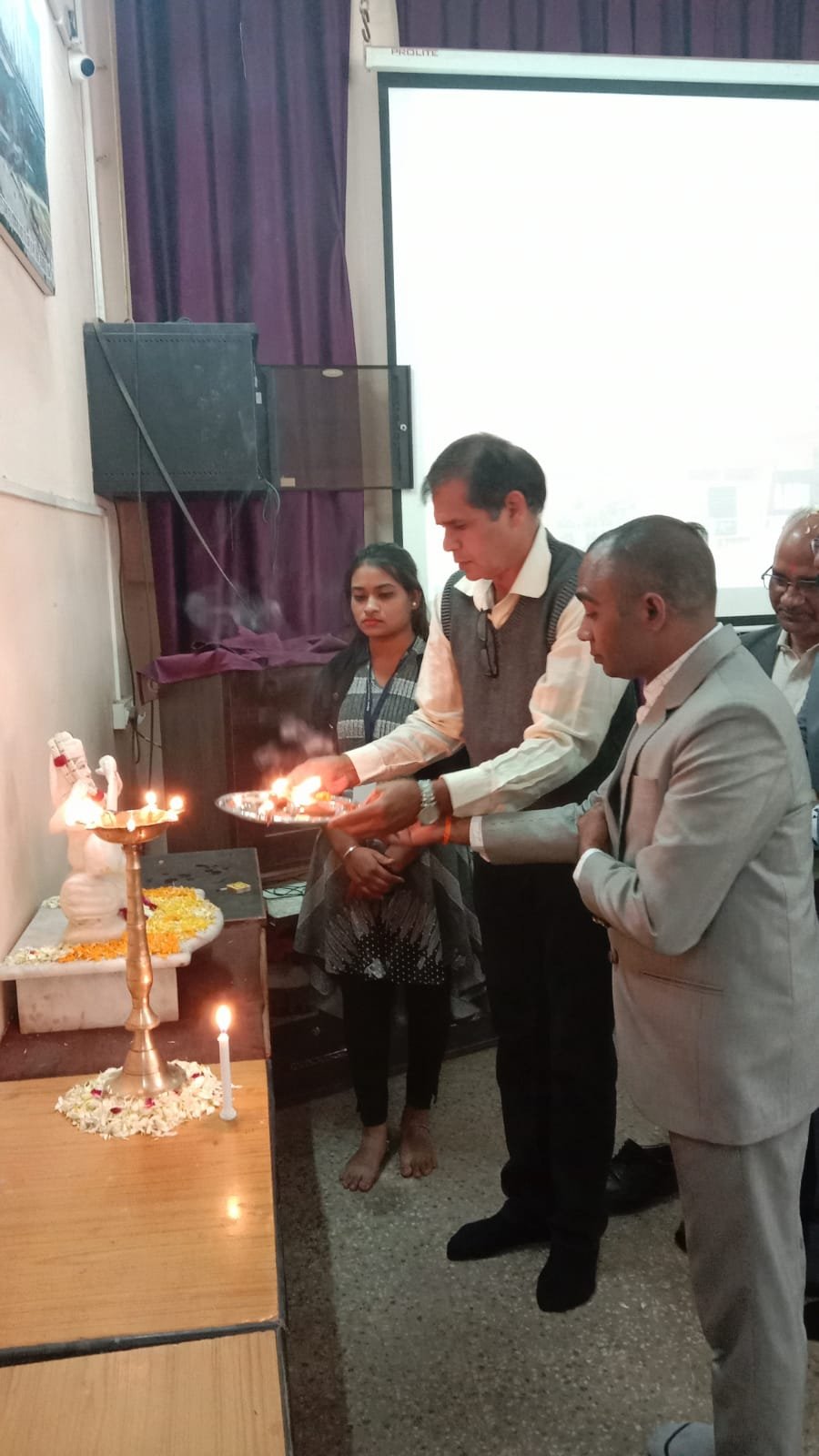 असंतुलित भोजन, प्रोटीन, विटामिन, फाइवर की कमी से होती है सेहत में गिरावट – चंद्राकर, गुड फुड फॉर गुड हेल्थ पर सुराना कॉलेज में सेमिनार संपन्न असंतुलित भोजन, प्रोटीन, विटामिन, फाइवर की कमी से होती है सेहत में गिरावट – चंद्राकर, गुड फुड फॉर गुड हेल्थ पर सुराना कॉलेज में सेमिनार संपन्न