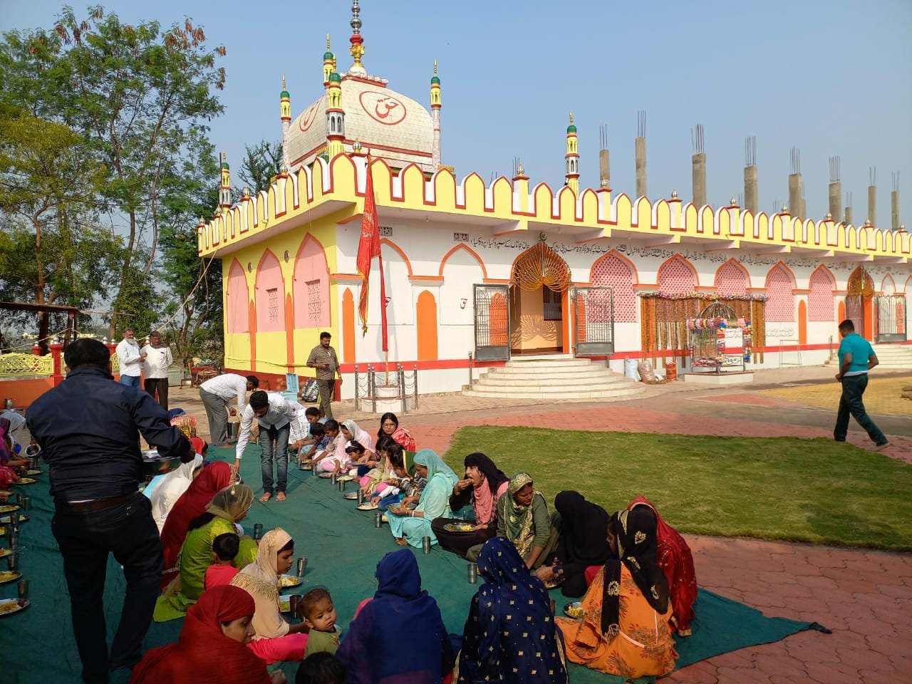 *नए साल पर दुआए खैर के साथ की चादर शरीफ की जियारत*