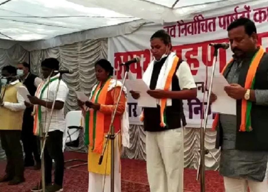 *पार्षदों ने ली शपथ, महापौर के लिए निर्मल-नंदिनी और कृष्णा-चंद्रप्रकाश के बीच सभापति के लिए मुकाबला होगी वोटिंग शुरू*