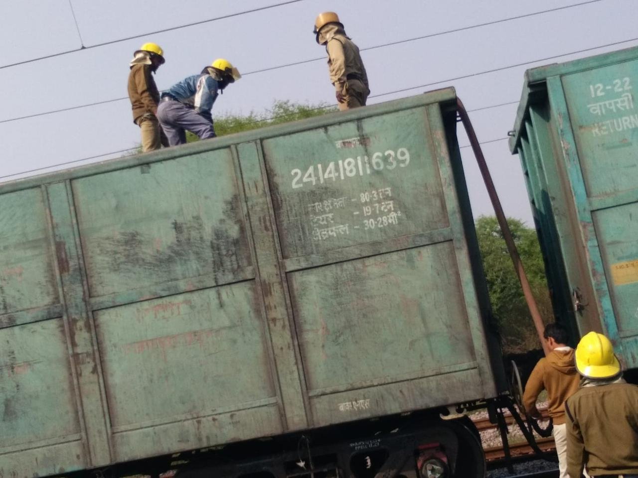 *कोयले भरी मालगाड़ी के डिब्बे में लगी आग, फायर कर्मियों ने चरोदा यार्ड पहुंच बुझाई आग*