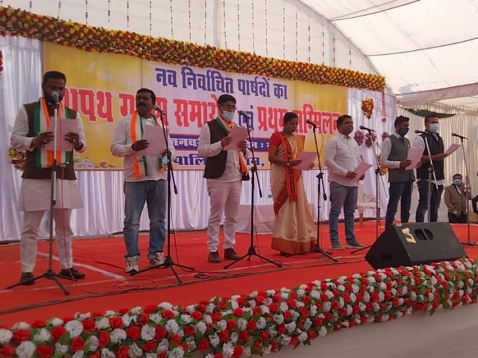 *भिलाई निगम के पार्षदों ने ली पद और गोपनीयता की शपथ, कुछ देर में महापौर  और सभापति का होगा चुनाव*
