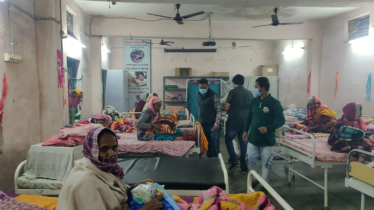 *दान के सबसे बड़े पर्व मकर सक्रांति पर किया गया दिनभर दान जन समर्पण सेवा संस्था ने*