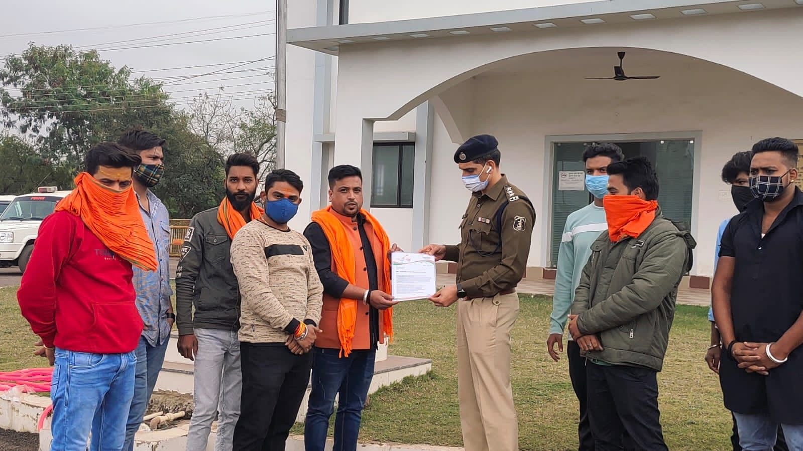 *फोरलेन में बढ़ रहे हादसे, भाजयुमो भिलाई ने खोला मोर्चा, ट्रैफिक डीएसपी को ज्ञापन सौंप राहत देने रखी मांग, सुधारना होने पर होगा उग्र आंदोलन*