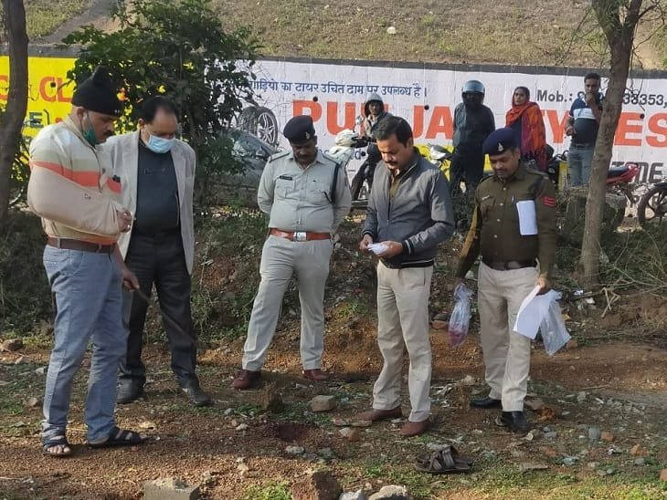 *दो सौ रूपए उधार लेकर गया था शराब पीने, सुबह सड़क किनारे खून से लथपथ मिली लाश, सुपेला पुलिस कर रही जाँच*