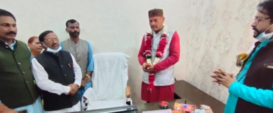 *जामुल पालिका अध्य्क्ष ईश्वर सिंह ठाकुर ने किया पदभार किया ग्रहण*