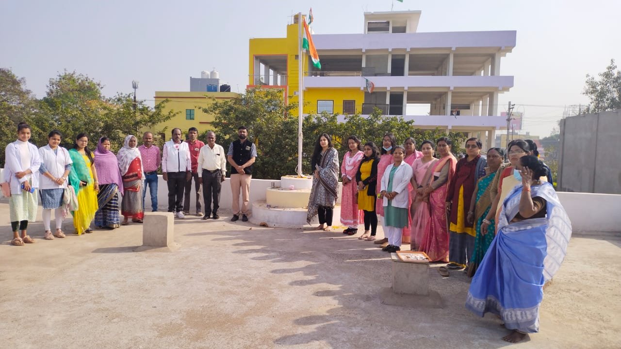 *प्राथमिक स्वास्थ्य केंद् भिलाई 3 में प्रभारी मेडिकल अधिकारी ने किया ध्वजारोहण*