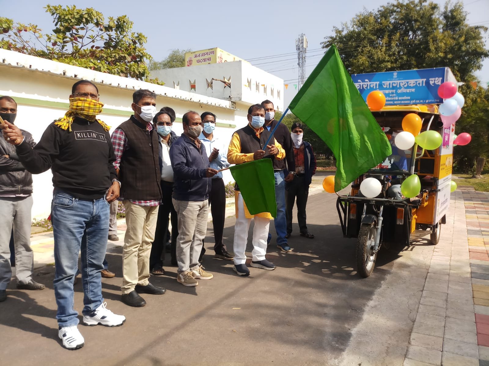 *वैक्सीनेशन व सतर्कता से संभव है कोविड को हराना: सांसद,  सूचना एवं प्रसारण मंत्रालय के क्षेत्रीय लोक सम्पर्क के जागरूकता रथ को सांसद ने हरी झंडी दिखा किया रवाना*