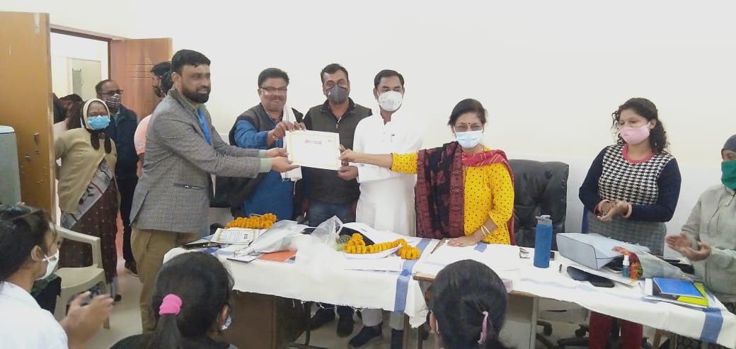 *छत्तीसगढ़ प्रदेश स्वास्थ्य कर्मचारी संघ भिलाई 3 द्वारा कोविड-19 काल में उत्कृष्ट कार्य करने वाले स्वास्थ्य कर्मियों को किया सम्मानित* *छत्तीसगढ़ प्रदेश स्वास्थ्य कर्मचारी संघ भिलाई 3 द्वारा कोविड-19 काल में उत्कृष्ट कार्य करने वाले स्वास्थ्य कर्मियों को किया सम्मानित*