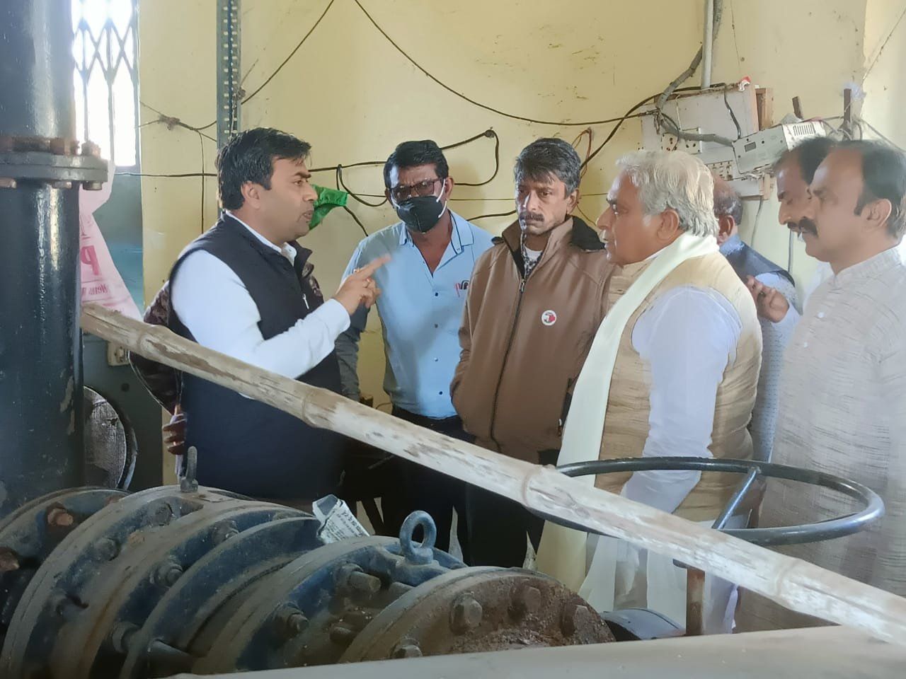 *मूलभूत कार्य पानी सप्लाई में लापरवाही करने वाले निगम अफसरों को महापौर ने लगाई फटकार, दोबरा गलती करने पर की जाएगी कार्यवाही*,