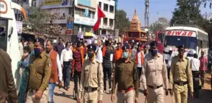 *बोले-टूटने नहीं देंगे मंदिर" विश्व हिन्दू परिषद ने निकाली रैली, जय श्रीराम के नारों से गूंजा शहर* *बोले-टूटने नहीं देंगे मंदिर" विश्व हिन्दू परिषद ने निकाली रैली, जय श्रीराम के नारों से गूंजा शहर*