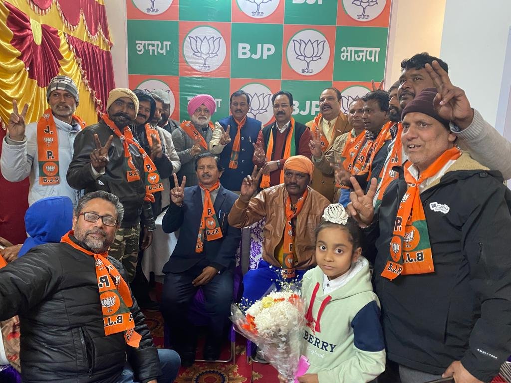 *सांसद विजय बघेल पंजाब में कर रहे हैं धुआंधार प्रचार, सभा और बैठकों का दौर जारी, कांग्रेस छोड़कर कार्यकर्ता कर रहे हैं भाजपा प्रवेश*