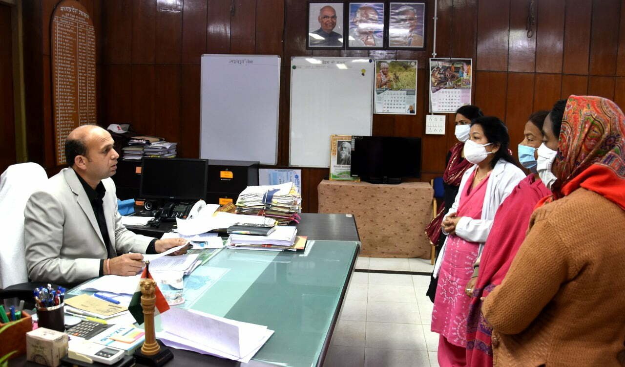 *प्लेसमेंट एजेंसी पर वेतन में कटौती, पर्ची नहीं दिए जाने के लगाया आरोप, एसीसी कर्मचारी सहकारी गृृह निर्माण समिति ने भिलाई निगम में हस्तांतरण की रखी मांग ,कलेक्टर जनदर्शन में 48 ने किया आवेदन*
