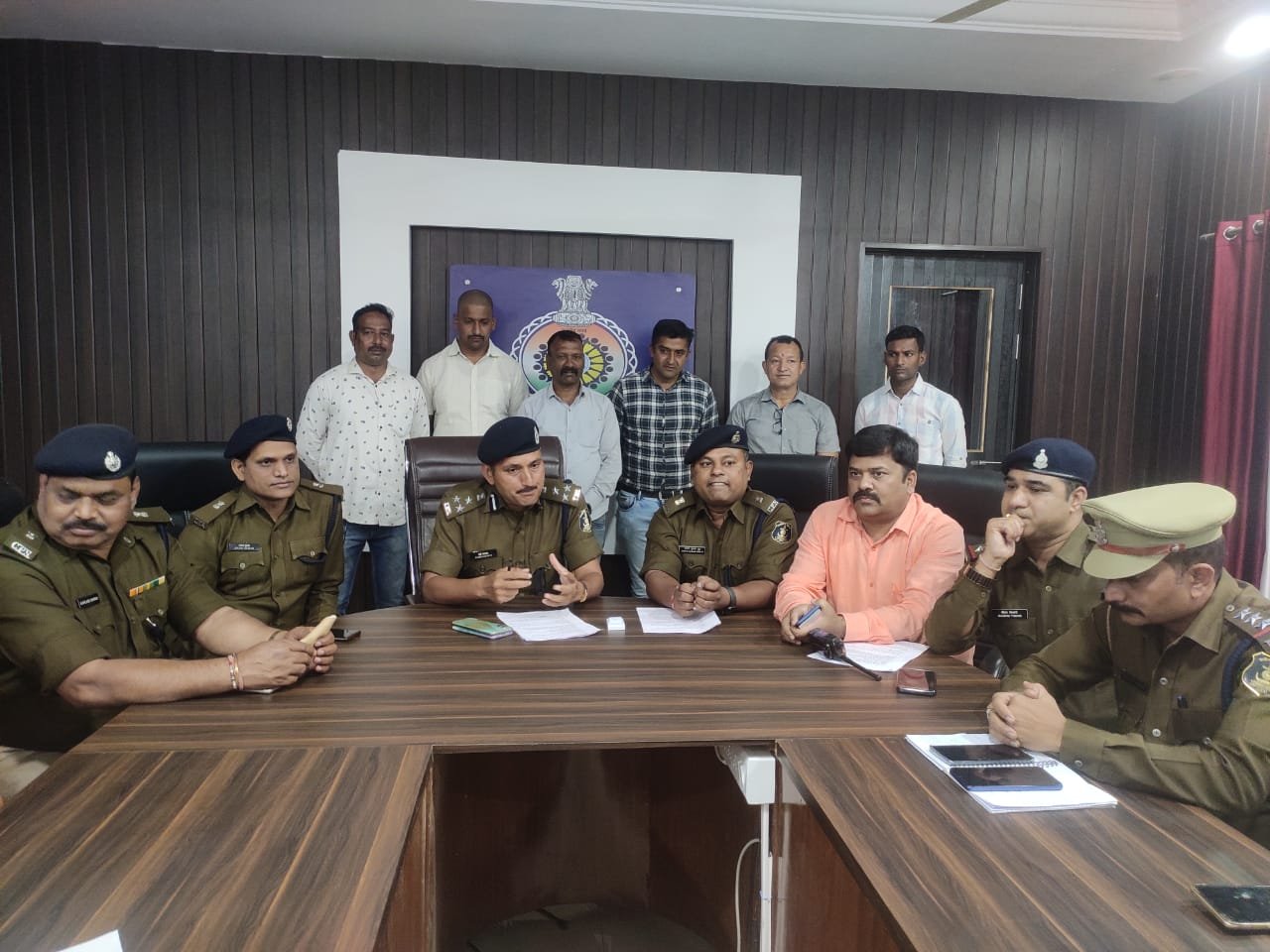 *गांजा तस्करों के चंगुल से दुर्ग पुलिस ने छुड़ाया सुपेला के युवक को कालाहांडी उड़ीसा से सकुशल वापस लेकर भिलाई पहुंचे पुलिस टीम ,चार तस्कर गिरफ्तार, नक्सल प्रभावित क्षेत्र में जाकर की कार्यवाही*