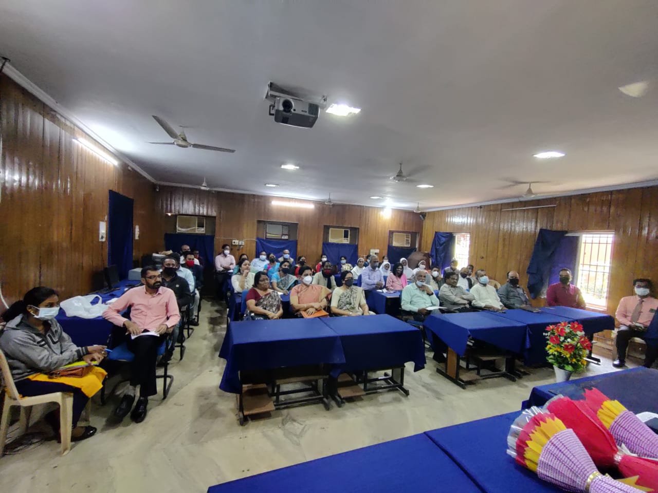 *निजी स्कूल विद्यार्थी वर्ग को ऑफलाइन या ऑनलाइन कक्षा एवं परीक्षा से नहीं कर सकेंगे वंचित, जिला शिक्षा अधिकारी ने निजी स्कूलों के प्राचार्यो की बैठक में दिए निर्देश*
