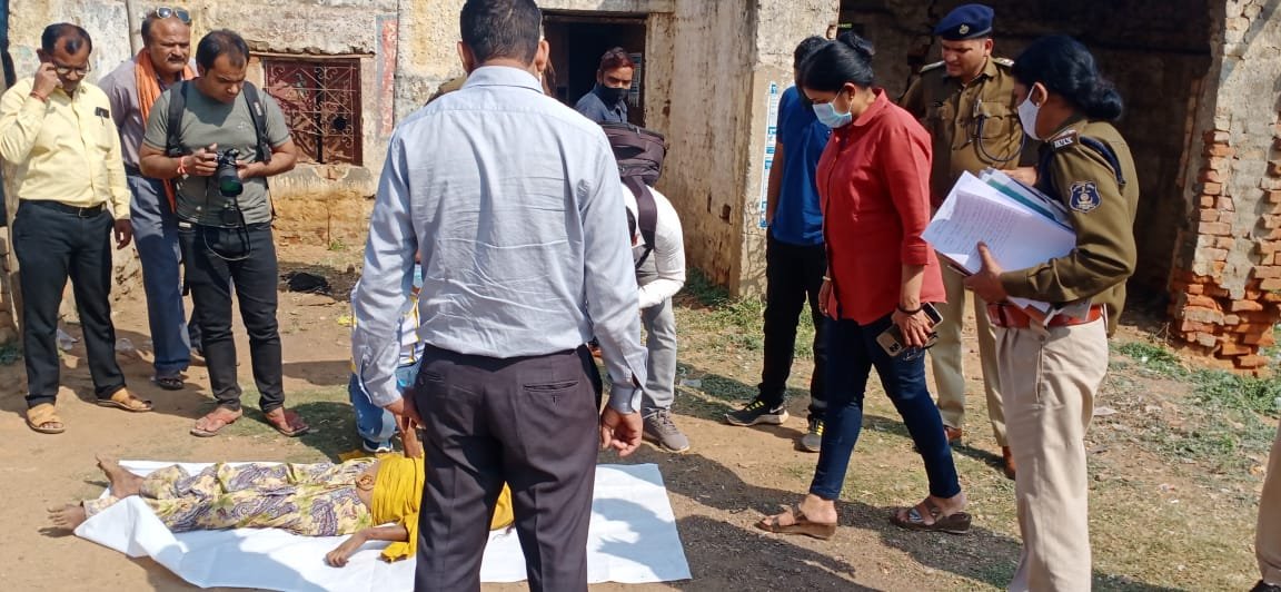*महिला की हत्या कर शव फेंका गया ग्राम जोहरा तराई में, उतई पुलिस मौके पर, संदिग्ध को हिरासत में लेकर पूछताछ जारी* *महिला की हत्या कर शव फेंका गया ग्राम जोहरा तराई में, उतई पुलिस मौके पर, संदिग्ध को हिरासत में लेकर पूछताछ जारी*