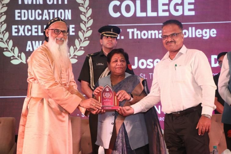 *सेंट थॉमस महाविद्यालय भिलाई को मिला सर्वश्रेष्ठ निजी महाविद्यालय का उत्कृष्टता पुरस्कार*