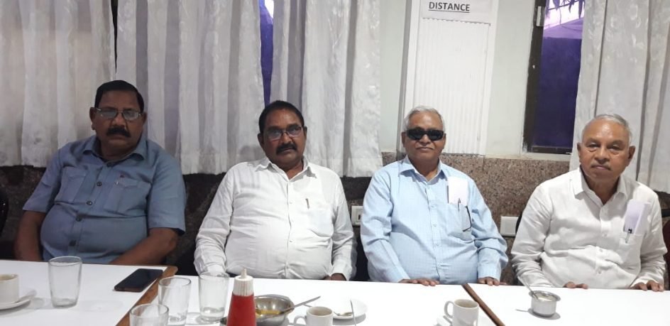 *अध्यक्ष पद प्रत्याशी बी एल कुर्रे ने दिया आर डी देशलहरा को अपना समर्थन, गुरु घासीदास सेवा समिति का चुनाव 27 को*
