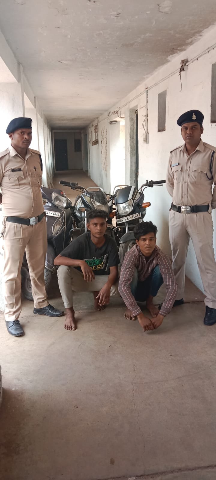 *वाहन चोर दो आरोपियों को भिलाई नगर पुलिस ने किया गिरफ्तार, 4 दुपहिया वाहन जप्त, नशे की लत ने बना दिया वाहन चोर* *वाहन चोर दो आरोपियों को भिलाई नगर पुलिस ने किया गिरफ्तार, 4 दुपहिया वाहन जप्त, नशे की लत ने बना दिया वाहन चोर*