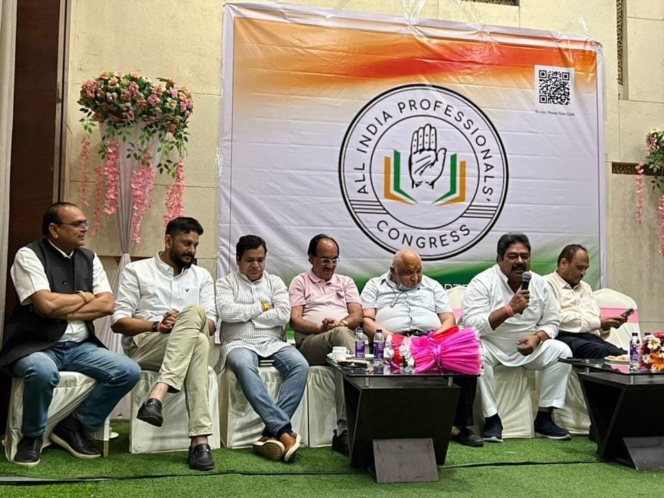 *प्रदेश की प्रतिभाओं का पलायन का प्रमुख कारण श्रेष्ठ इंफ्रास्ट्रक्चर , सुख सुविधा एवं सुरक्षा, ब्रेन ड्रेन को रोकने उठाने होंगे कारगर कदम, प्रोफेशनल कांग्रेस के सेमिनार में हुआ मंथन* *प्रदेश की प्रतिभाओं का पलायन का प्रमुख कारण श्रेष्ठ इंफ्रास्ट्रक्चर , सुख सुविधा एवं सुरक्षा, ब्रेन ड्रेन को रोकने उठाने होंगे कारगर कदम, प्रोफेशनल कांग्रेस के सेमिनार में हुआ मंथन*