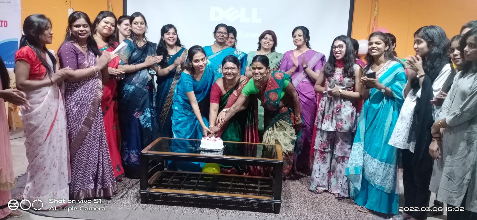 *सीसीईटी भिलाई में महिला दिवस समारोह का आयोजन, महिलाओं के साथ होने वाली हिंसा को नाट्य रूप में किया प्रस्तुत*