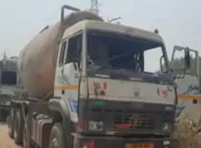 *एक्सयूवी में पहुँचे दबंगों का आतंक, खड़े ट्रकों के शीशे तोड़े, ड्राइवरों से मारपीट कर रुपए लूट निकल गए*