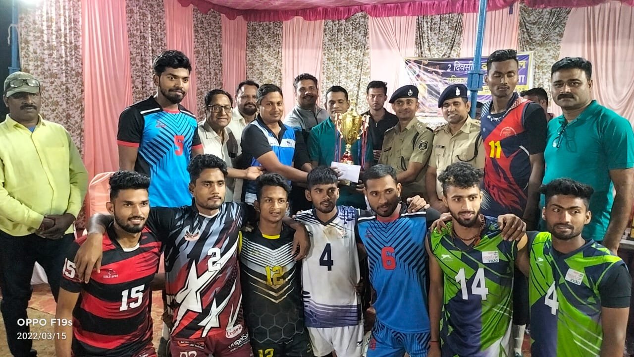 *जामुल में अभिव्यक्ति अभियान एवं सामुदायिक पुलिसिंग के अंतर्गत के तहत दुर्ग व भिलाई की महिला/पुरुष व्हालीबाल टीम का सद्भावना मैच, युवा खिलाड़ी की प्रतिभा की चमक मिली*