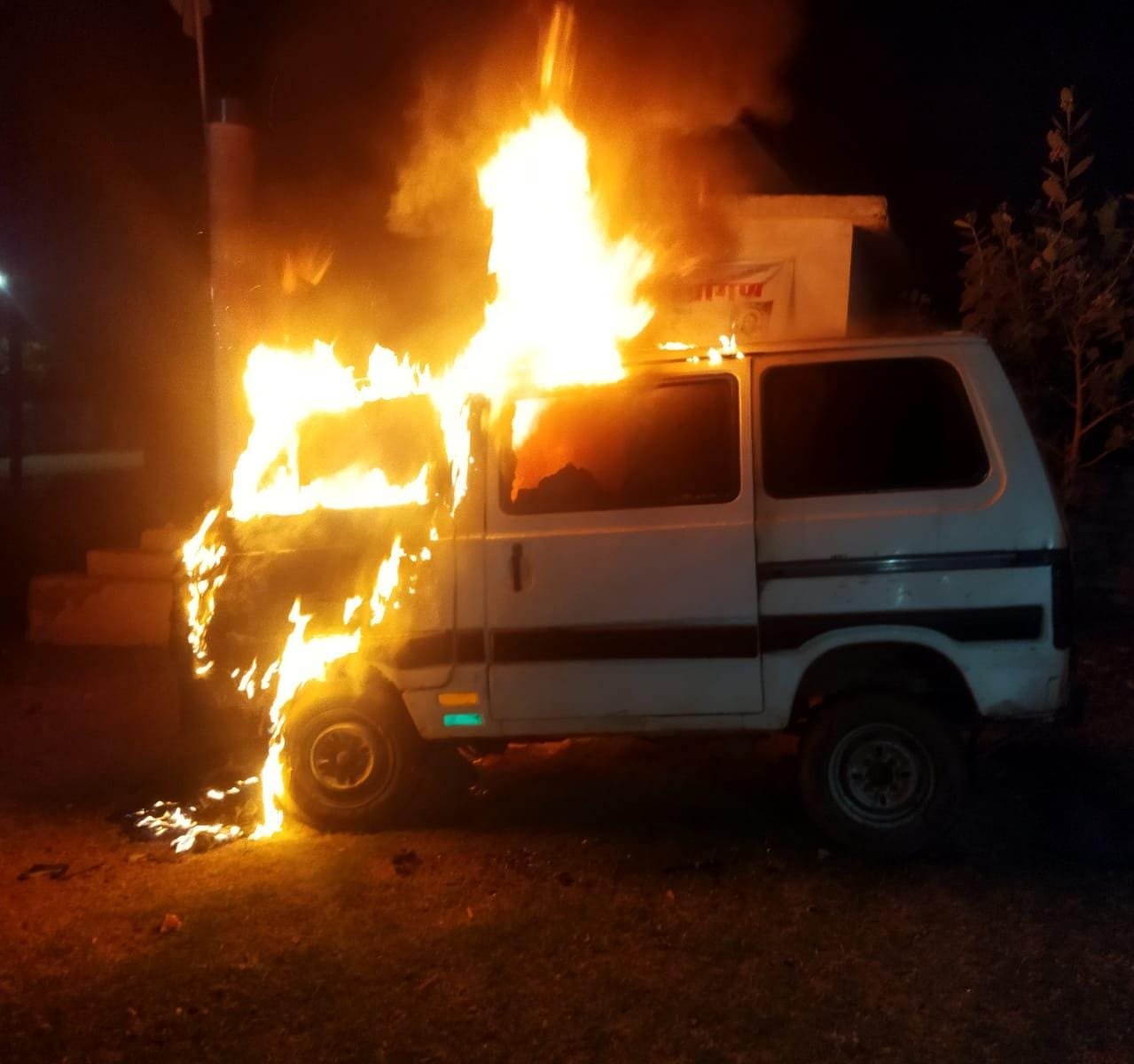 *घर के सामने खड़ी कार को लगा दी आग, जुर्म दर्ज*