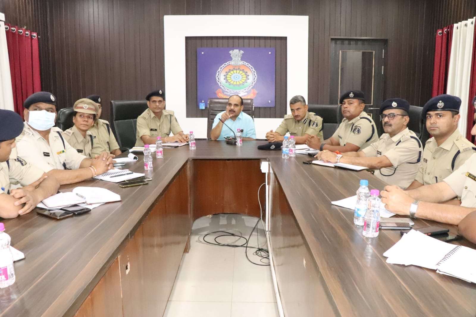 *होली पर्व पर हुड़दंगियों पर नजर रखने 2000 पुलिस जवान रहेंगे तैनात, प्रतिबंधात्मक कार्यवाही के बाद भेजे जाएंगे सीधे जेल, आयोजित दुर्ग रेंज बैठक लेकर पुलिस अधिकारियों को दिए निर्देश*