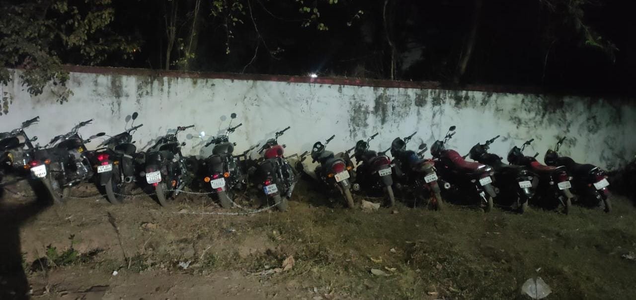 *हुडदगिंयों एवं मोडिफाई सायलेंसर वाहन चालन करने वाले के खिलाफ दुर्ग यातायात पुलिस ने की कार्यवाही, 43 वाहन जप्त*,