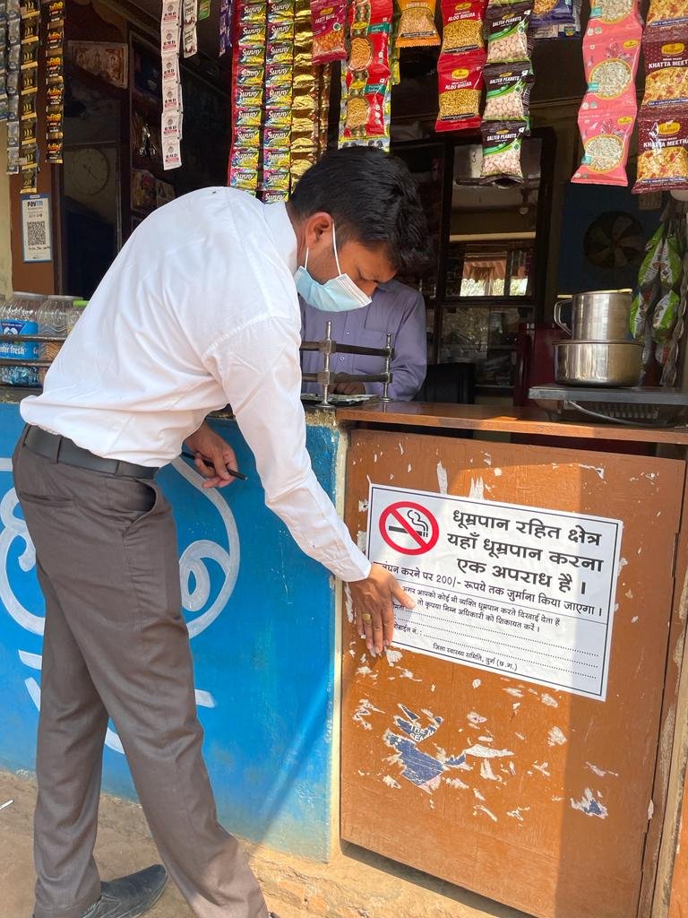 *स्वास्थ्य, खाद्य, औषधि एवं पुलिस विभाग के द्वारा कोटपा एक्ट के तहत दुकानों में की गई कार्यवाही टाउनशिप एवं बोरिया गेट के आसपास चालान कर दी गई समझाइश*