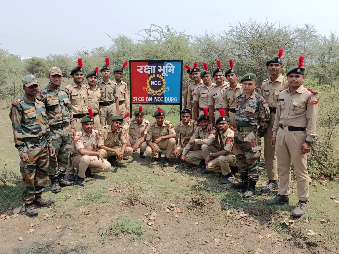 *37 सीजी बटालियन एनसीसी दुर्ग 10 महाविद्यालय के कैडेट्स ने पर्यावरण को सहेजने विश्व वन दिवस पर किया पौधारोपण*