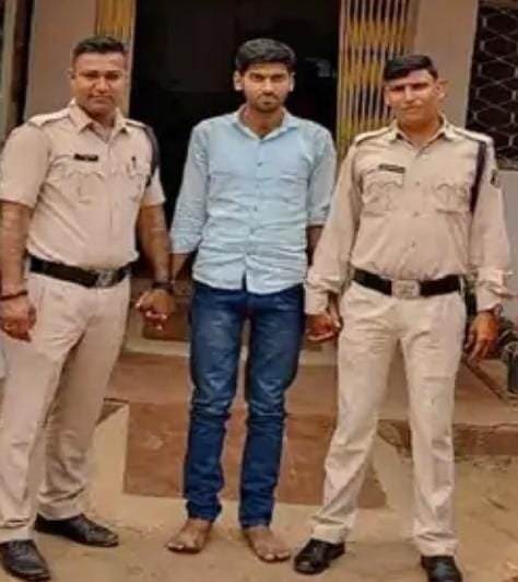 *सीआईएसएफ जवान था जेल में, दोस्त गेटअप बदल करता रहा ड्यूटी, 11 महीने बाद मामला खुला तो हुआ गिरफ्तार* *सीआईएसएफ जवान था जेल में, दोस्त गेटअप बदल करता रहा ड्यूटी, 11 महीने बाद मामला खुला तो हुआ गिरफ्तार*