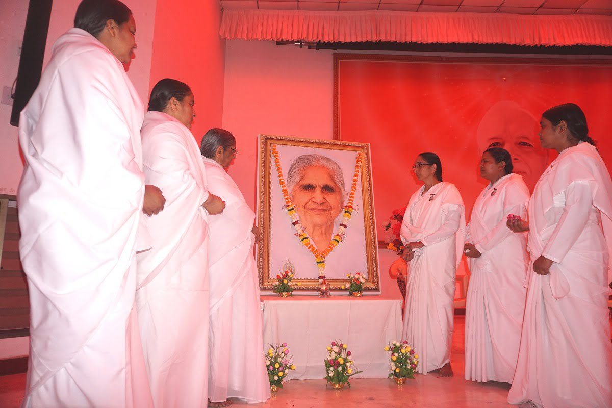 *प्रजापिता ब्रह्माकुमारी ईश्वरीय विश्व विद्यालय द्वारा सेक्टर 7 में दादी जानकी का द्वितीय पुण्य स्मृति दिवस मनाया गया*