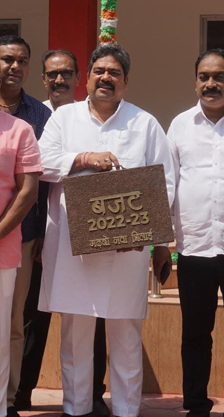 *दुर्ग जिले के सभी निगम पर भारी भिलाई का "मेगा बजट" हुआ पेश, विकास और मूलभूत सुविधाओं पर फोकस, बजट लेकर निगम पहुंचे महापौर नीरज पाल*