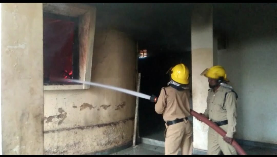 *स्कूल में लगी आग से लाखों का नुकसान, शॉर्ट सर्किट रही वजह, 3 घंटे की मशक्कत से बुझी*