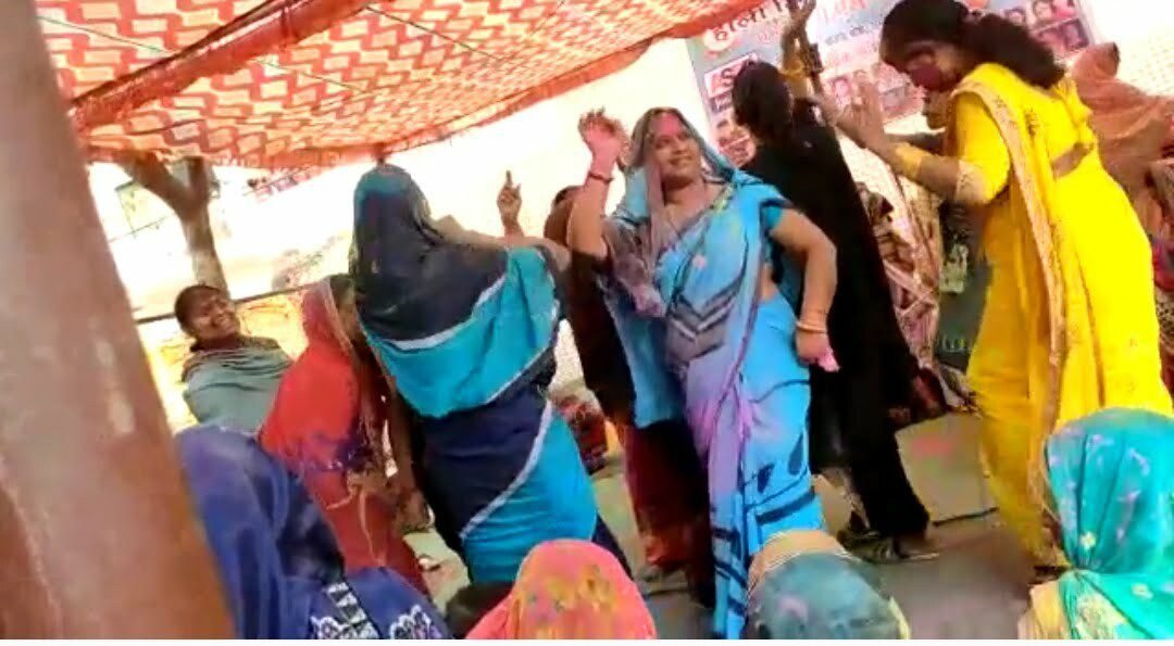*एएसबीएस फाउंडेशन ने मनाया होली मिलन समारोह बड़ी संख्या में शामिल हुई वार्ड की महिलाएं*