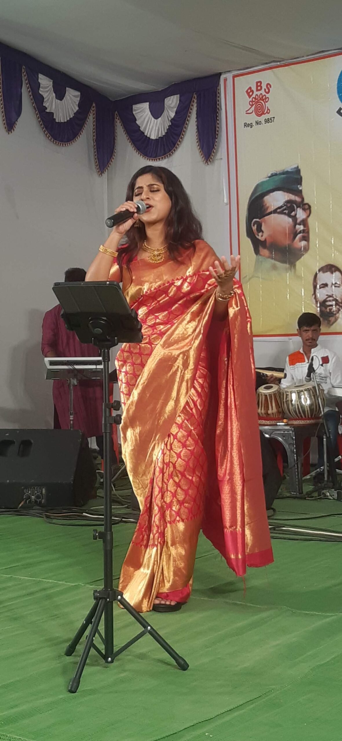 भिलाई बंगाली समाज द्वारा नव वर्ष के उपलक्ष पर किया संगीत संध्या का आयोजन, जी सारेगामा कलाकार मेखला ने दी प्रस्तुति भिलाई बंगाली समाज द्वारा नव वर्ष के उपलक्ष पर किया संगीत संध्या का आयोजन, जी सारेगामा कलाकार मेखला ने दी प्रस्तुति